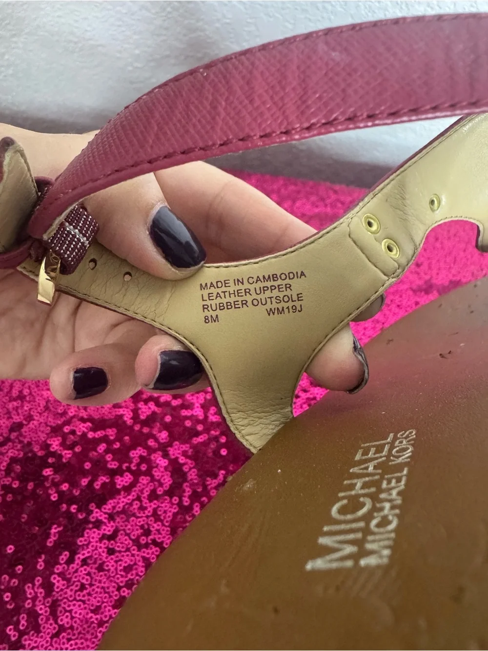 MICHAEL KORS 🌟 Maroon Leather T-Strap Thong Sandal, Gold Plaque (Women’s 8)